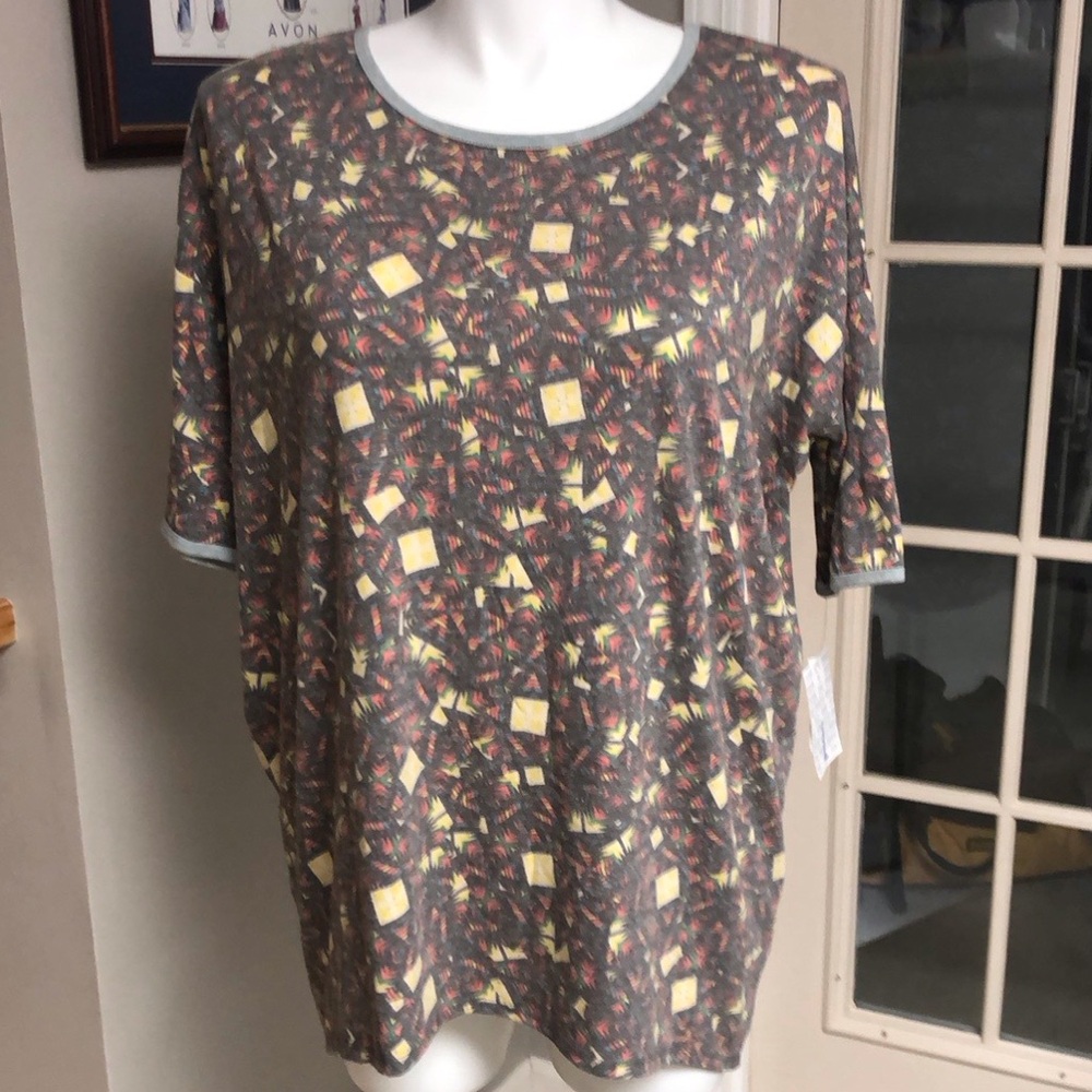 3/$15 ❤️ NWT lularoe Irma shirt L 14